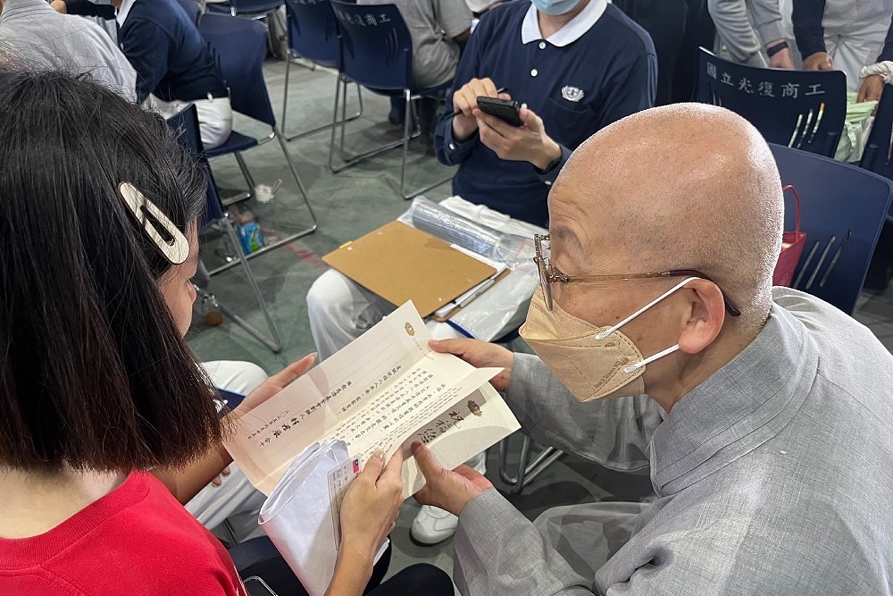助花蓮光復災民過中秋 慈濟基金會發放慰問金與禮金 240 助花蓮光復災民過中秋 慈濟基金會發放慰問金與禮金 239