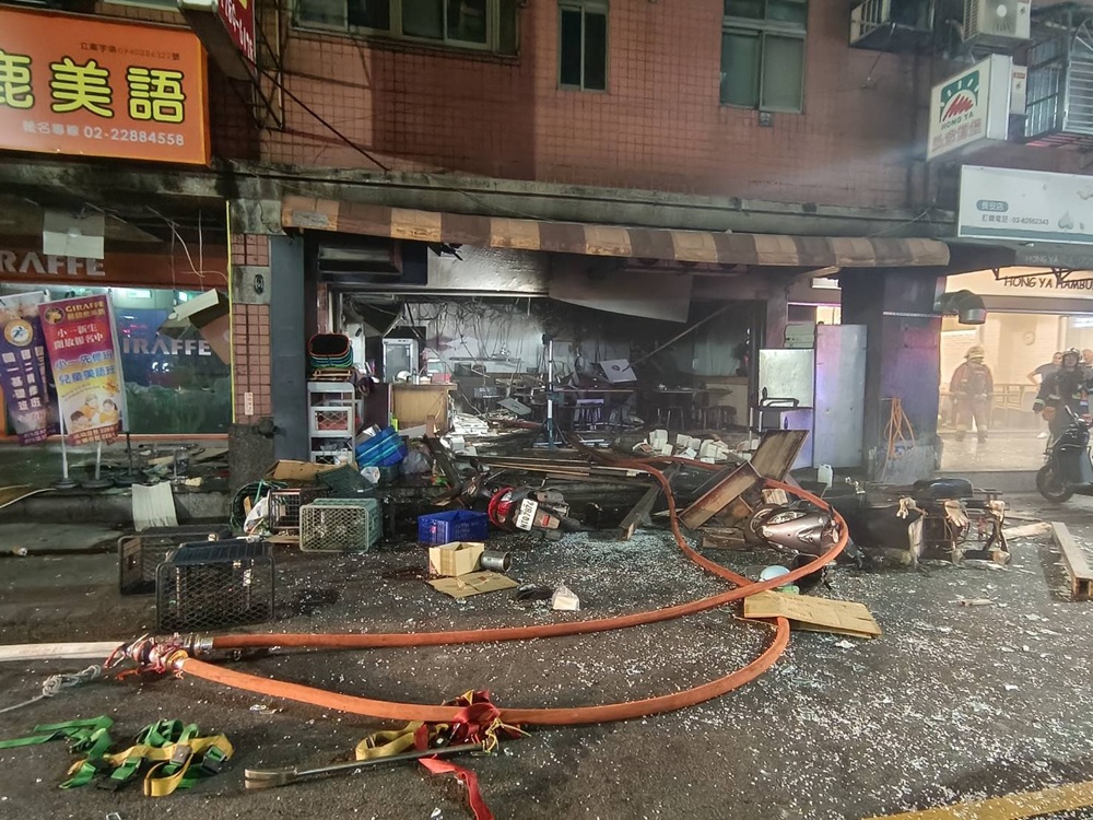 新北便當店疑瓦斯氣爆 7人炸傷瓦斯行員工二度灼傷 244 cnews204251004a04