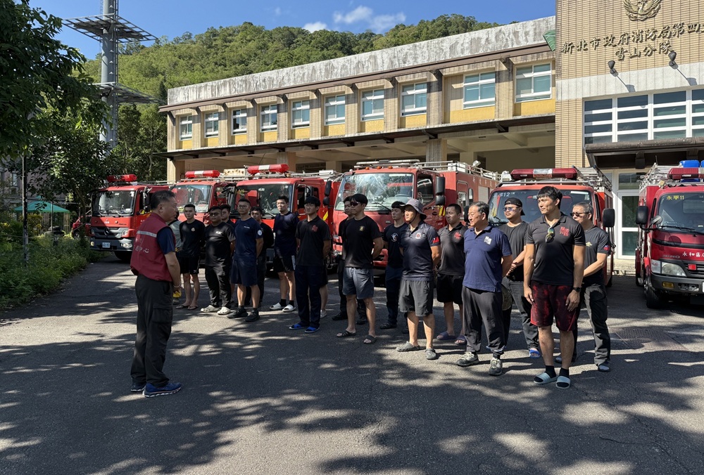 再出發花蓮助重建 新北消防8水箱車18人增援 247 cnews204251004a02