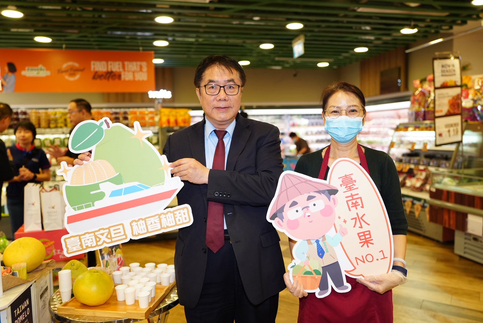 柚見台南文旦飄香新加坡！黃偉哲赴新加坡連鎖超市推廣優質文旦柚