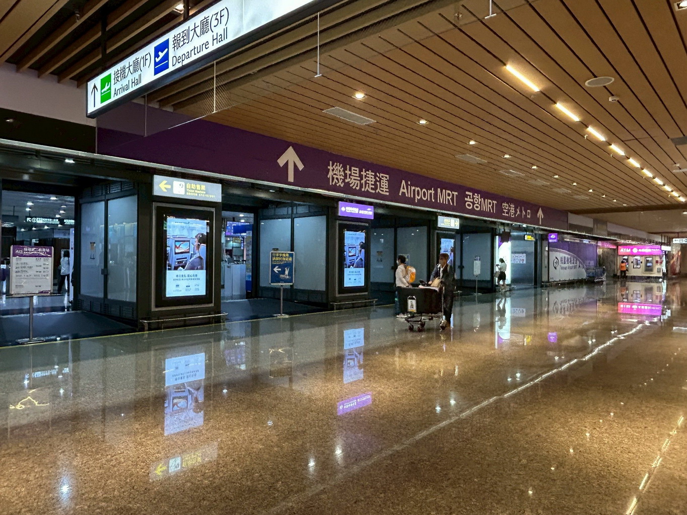 桃園機場連假人潮強強滾 籲旅客提早3小時抵達 善用智慧化報到服務 - https://www.watchmedia01.com