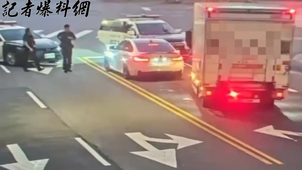 醉倒內線道!內湖男酒駕昏睡又持「喪屍煙彈」 衝撞警車遭破窗逮捕