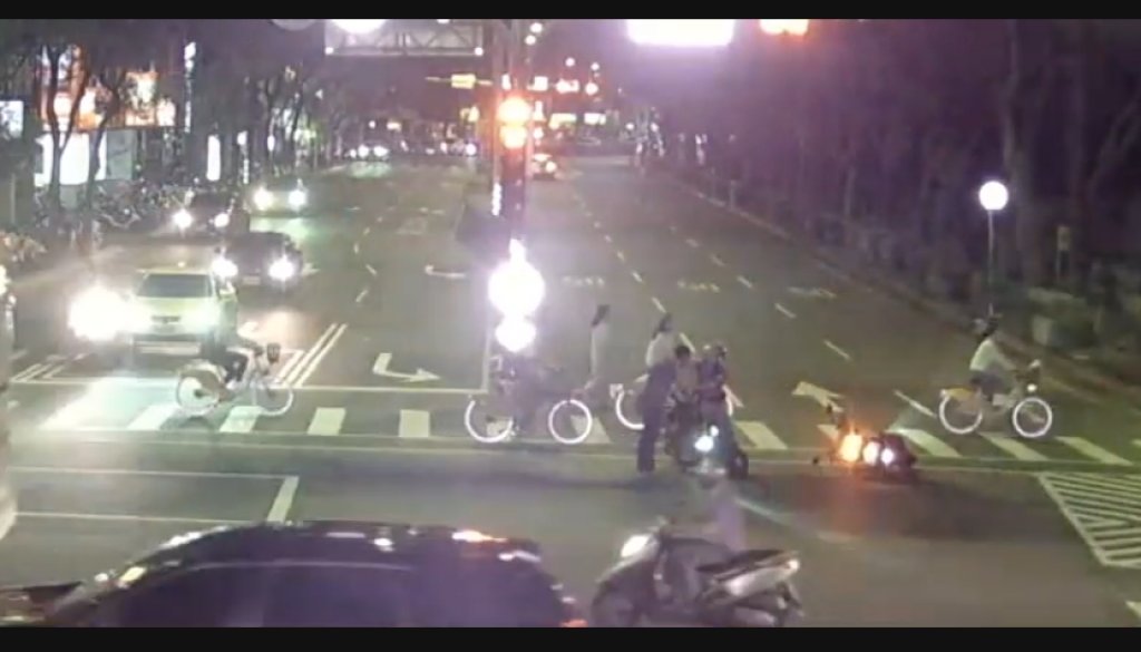 中秋烤肉「騎一下」!男酒後拒檢狂飆 違規29項罰金比酒駕還高