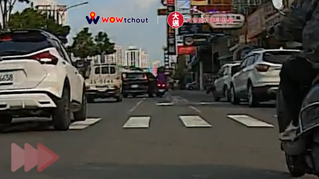 有片/台南中華北路車禍!婦右切害直行機車撞飛 現場畫面曝