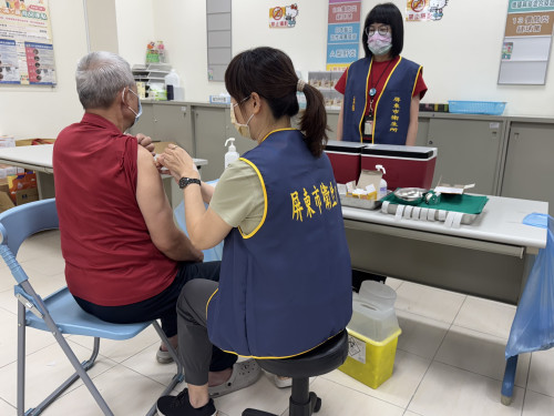 民眾施打疫苗踴躍  屏縣府中秋連假護健康不打烊