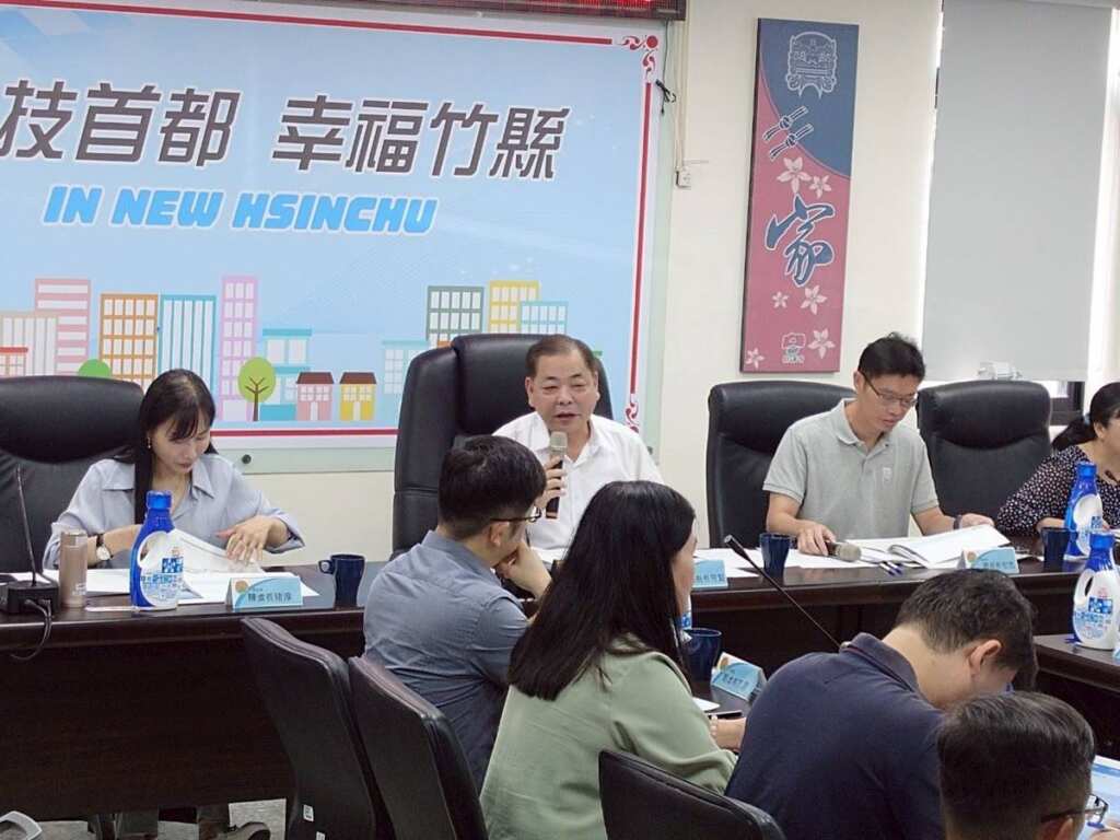 ▲副縣長主持永續發展小組會議。