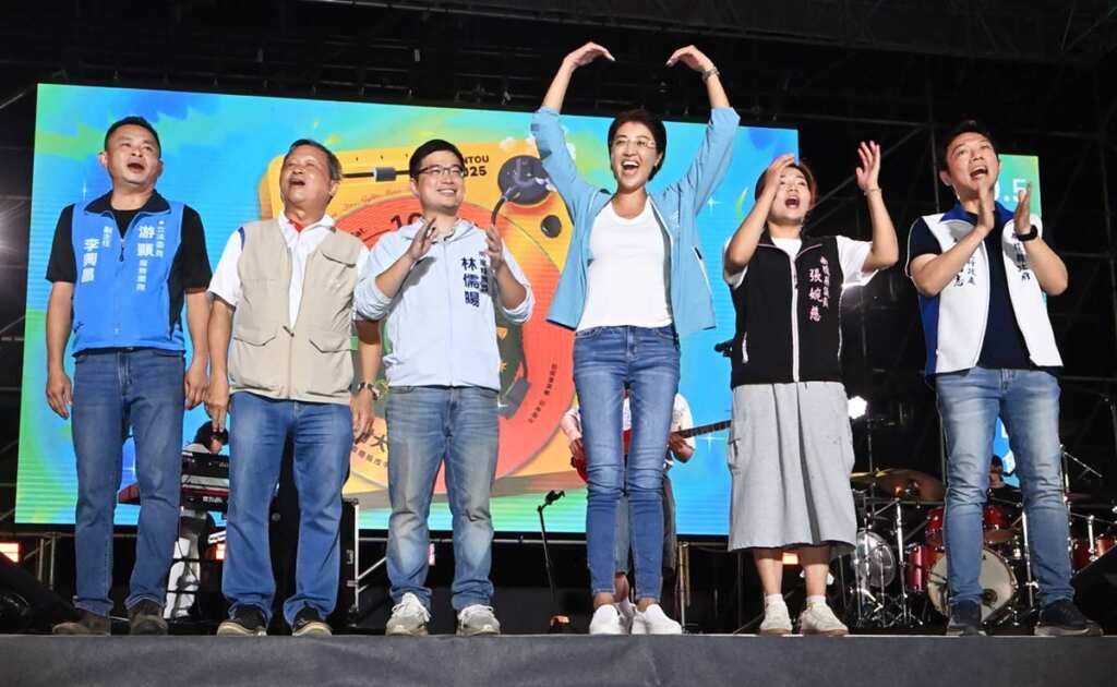 ▲南投茶博會 「音浪之夜」 年輕人嗨搖滾。(記者張玉泰攝)
