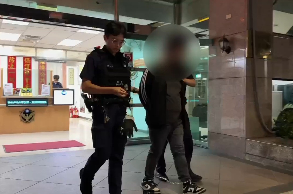 嫌中秋晚會高歌太吵 暴氣男衝下樓開山刀砍傷人 206 cnews204251005a01