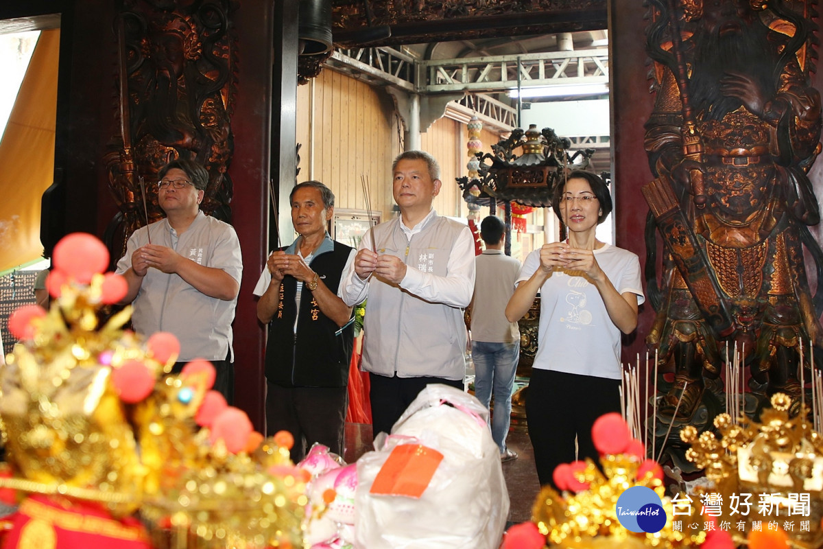 嘉義市副市長林瑞彥參拜嘉義市古時四城門的四間土地公廟／嘉義市府提供