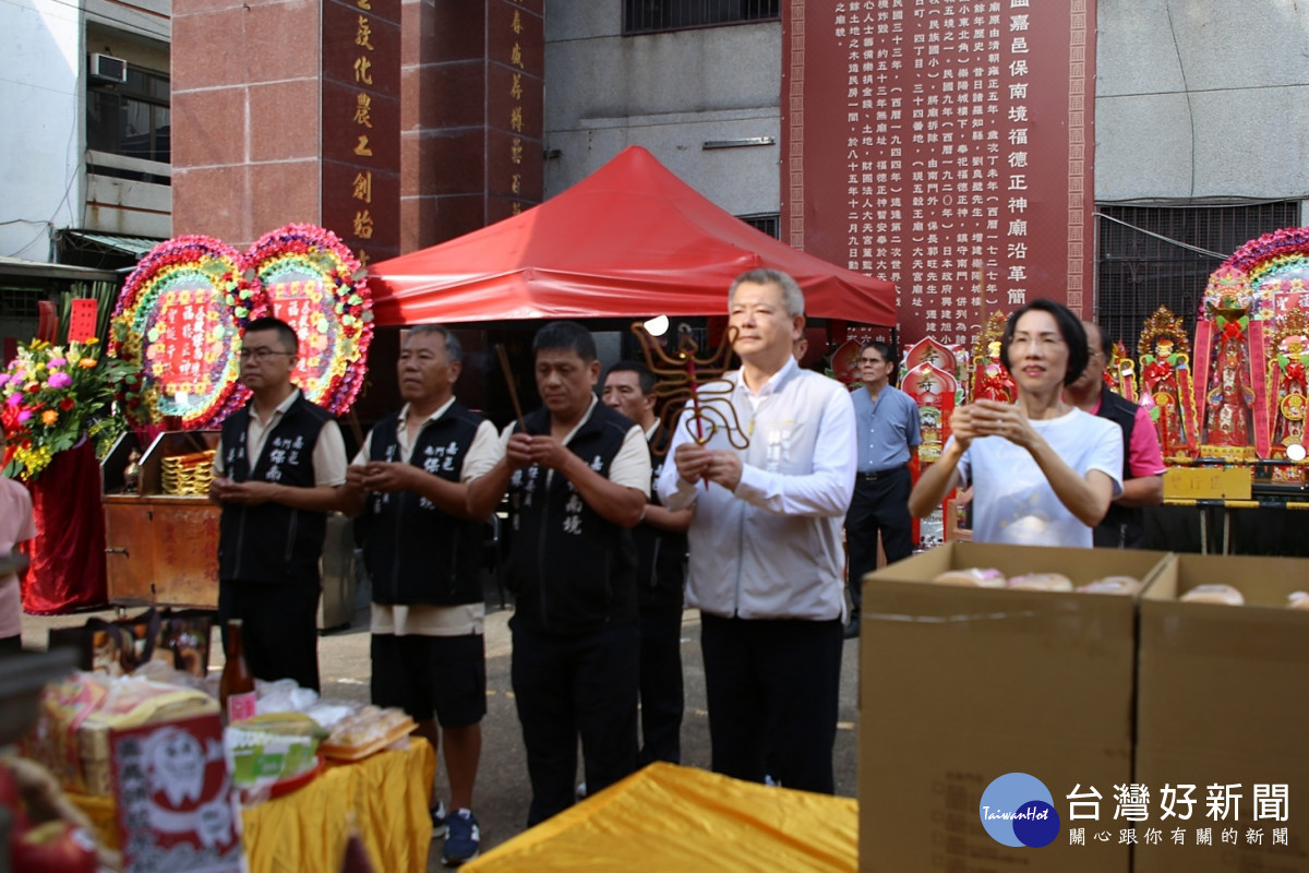 嘉義市副市長林瑞彥參拜嘉義市古時四城門的四間土地公廟/嘉義市府提供