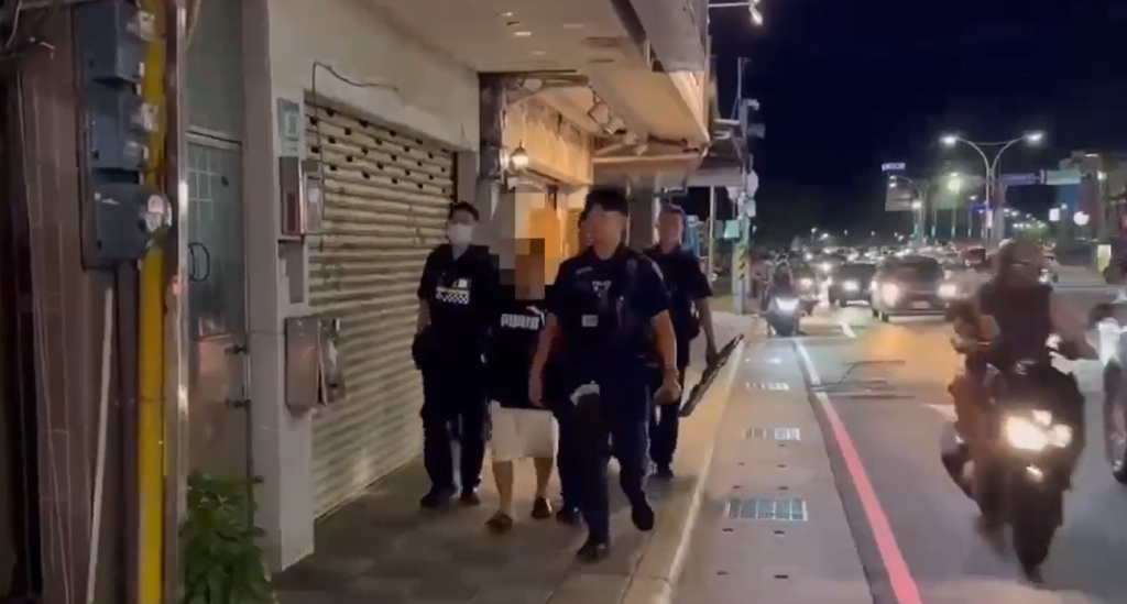 影/中秋節家暴!淡水無業男跟母要錢買烤肉不成 竟持刀威脅砍全家