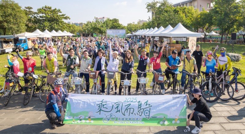 乘風而騎岡山場熱鬧登場 千人體驗在地空軍文化