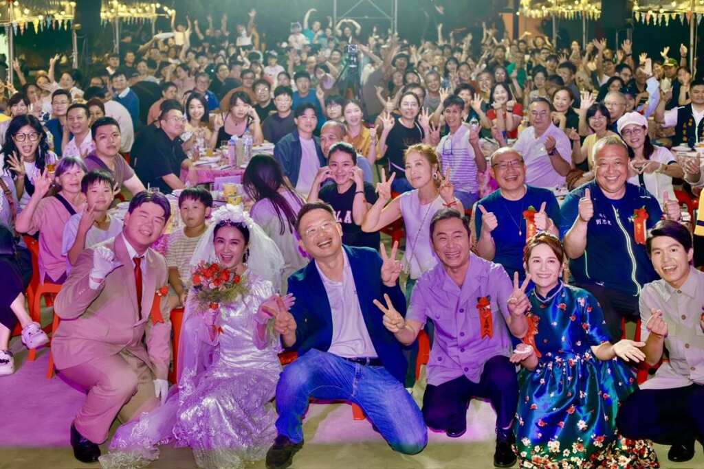 ▲桃園市副市長蘇俊賓於舞臺劇中客串主婚人角色。