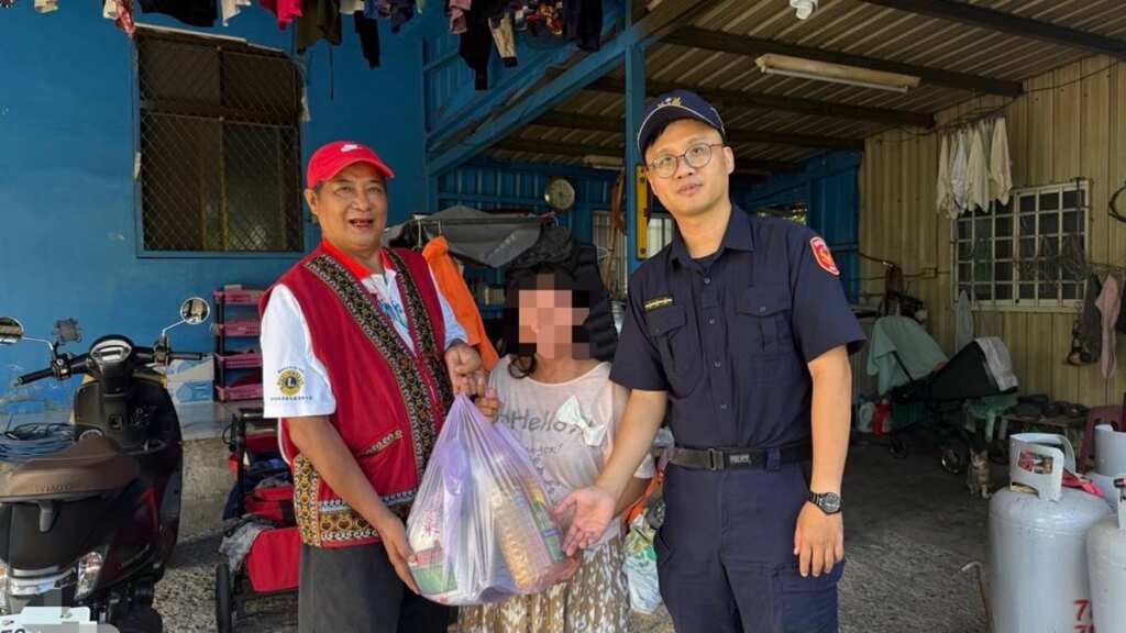 ▲中秋送暖揪感心，大武警攜手民間送愛到家。