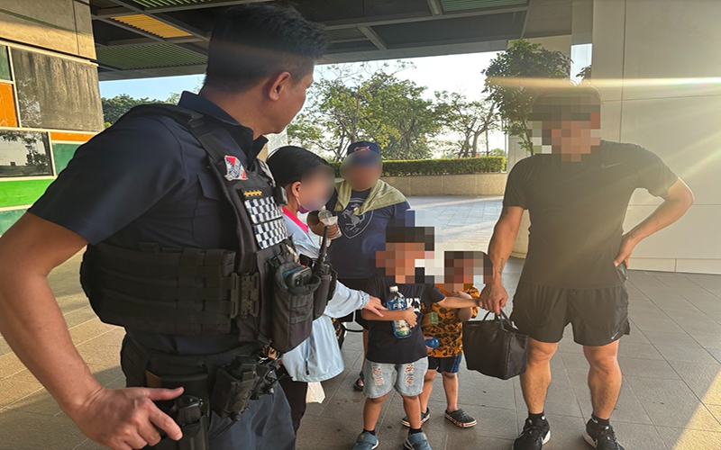 街頭小手顫抖牽起警察大手　愛的接力串起團圓瞬間