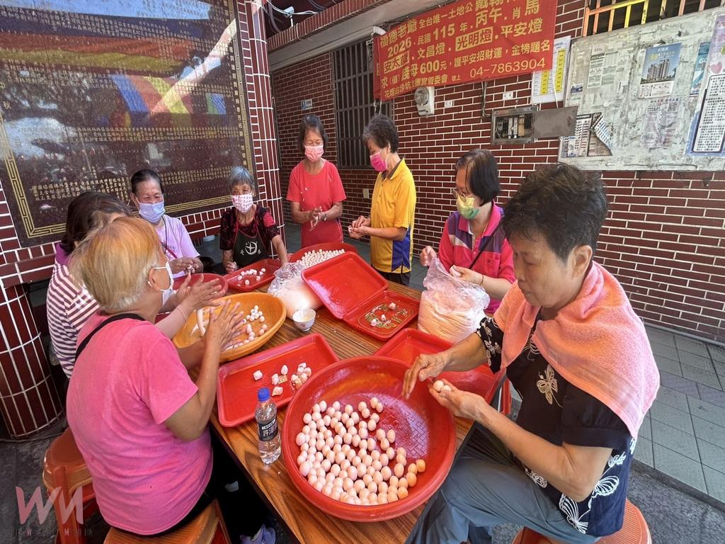 中秋節土地公請善信吃豬腳麵線 花壇文德宮一整天熱鬧滾滾 - https://www.watchmedia01.com