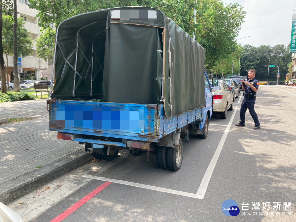 未懸掛號牌車輛上路，將處罰汽車所有人罰鍰，並移置保管車輛