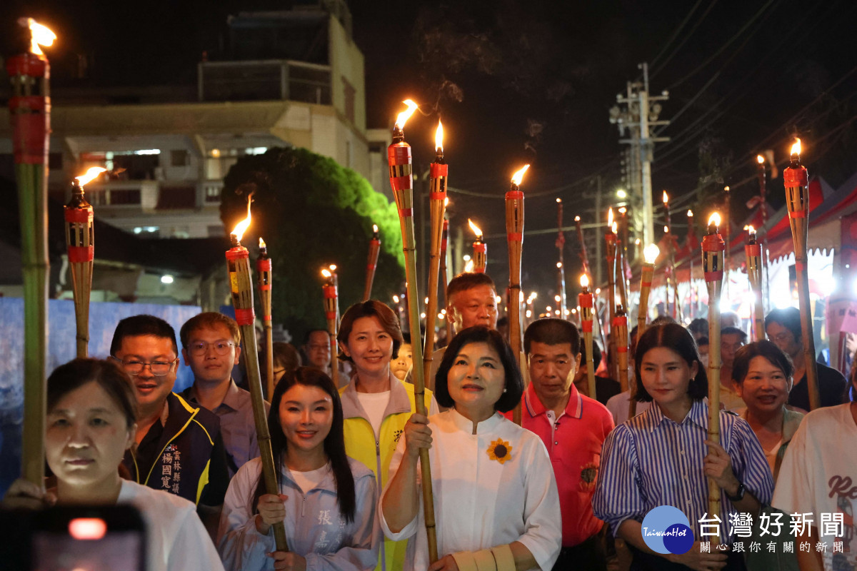 傳承近百年的獨特客家民俗「崙背詔安客庄迎暗境」，在中秋夜晚的水汴頭崇賢寺盛大展開／翻攝照片