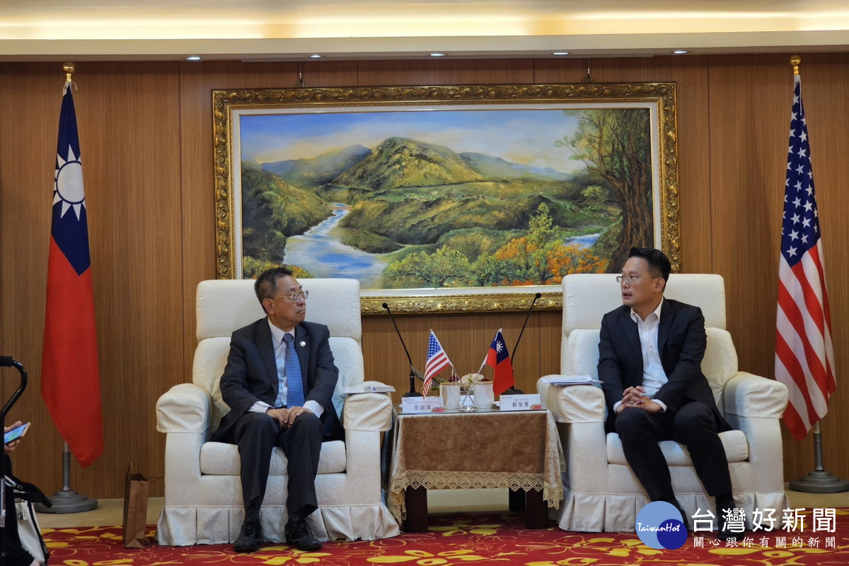 美國加州長堤桃園姊妹市委員會蒞臨桃園市政府拜會。<br /><br /> <br /><br />