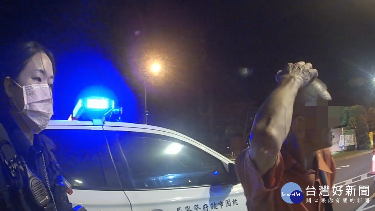 7旬長者迷途， 中壢警方熱心協助。