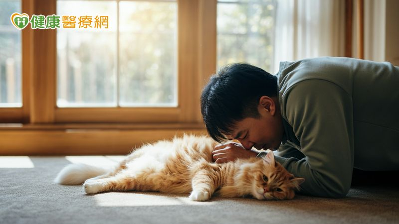 與毛小孩遊戲滑倒致頸椎損傷癱瘓！醫緊急手術助男子奇蹟恢復行走