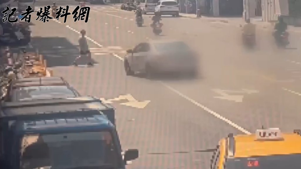 北市男逆向爆衝 路人「神反應」閃過目送他去撞燈桿