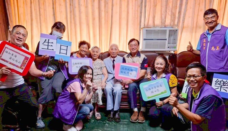 高雄市榮服處處長親訪101歲抗戰老兵 賀壽獻祝福