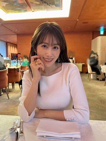 日本前NHK美女主播中川安奈,因轉播奧運的服裝暴紅。(圖/翻攝IG)