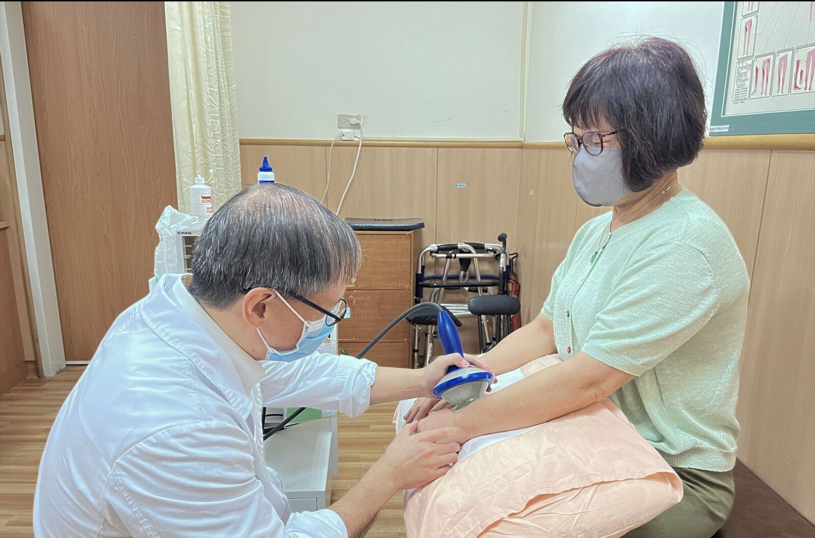 真的是數錢數到手軟！ 宮廟會計天天點鈔點出劇痛「媽媽手」 231