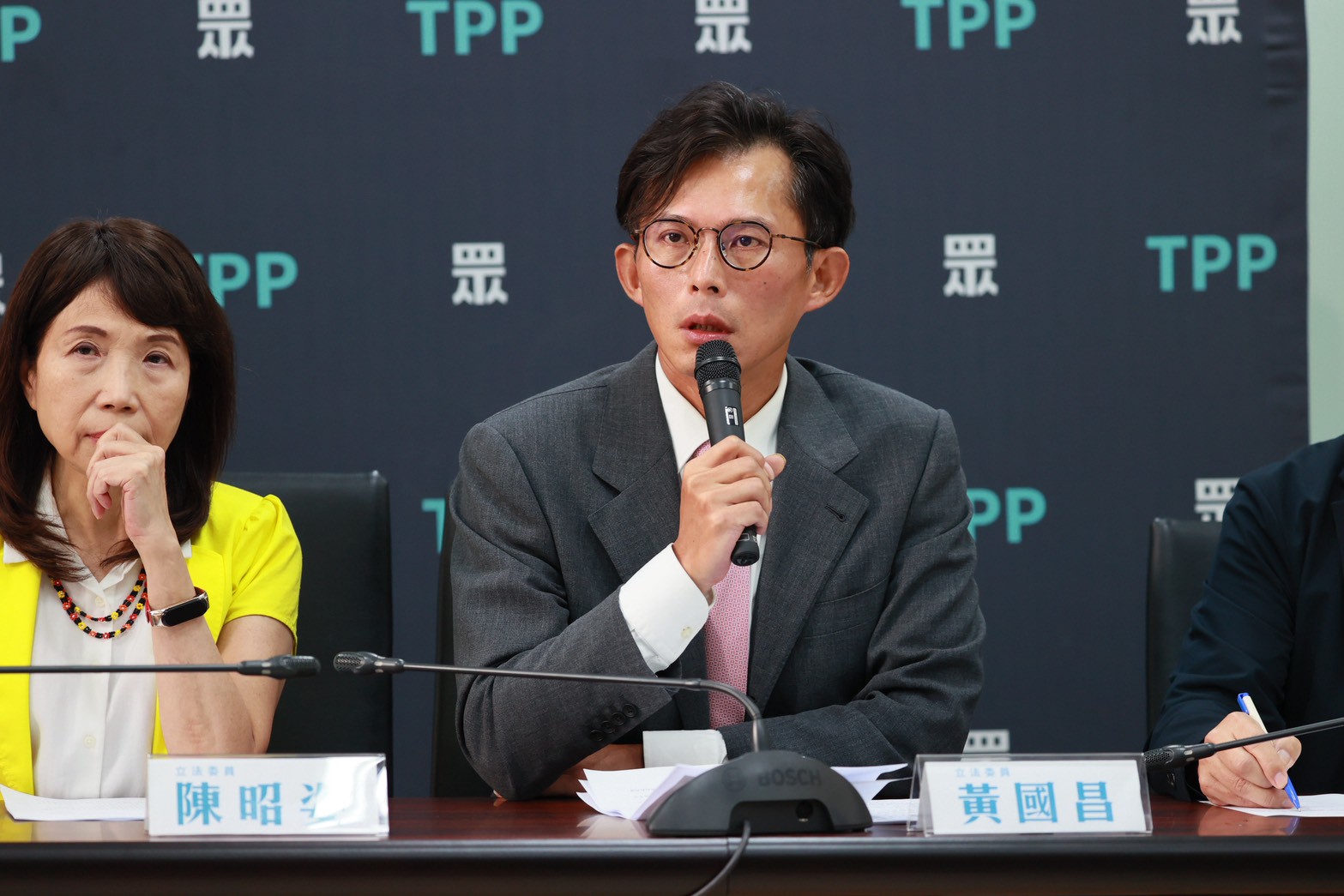 兜售狗仔照風暴延燒泛藍民代 黃國昌反嗆無事實根據 234 兜售狗仔照風暴延燒泛藍民代 黃國昌反嗆無事實根據 233