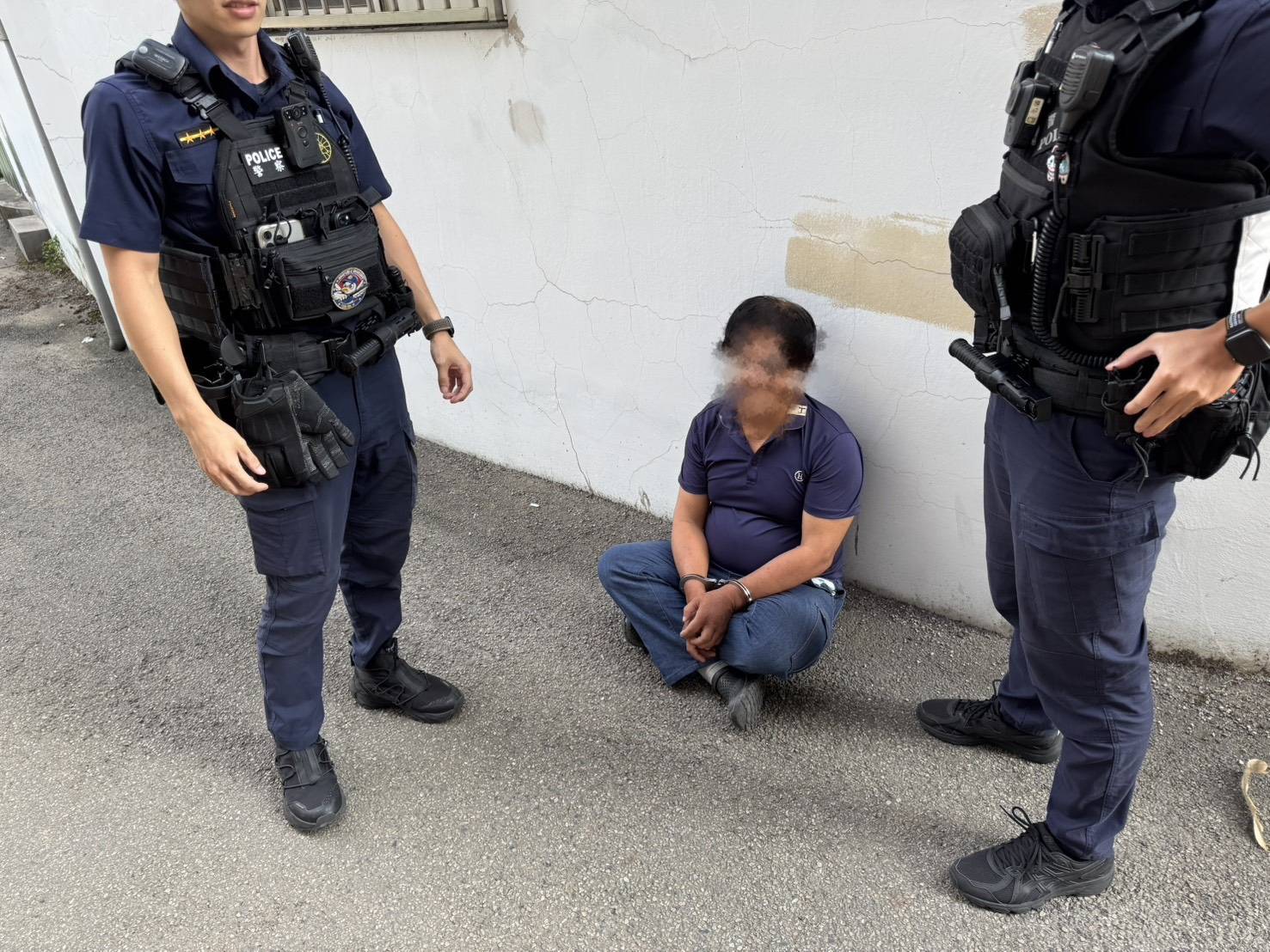 桃園通緝犯遭盤查拔腿逃 跑不到50公尺就落網 2320970 0