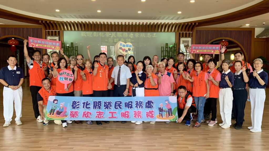 ▲彰化縣榮民服務處今日舉辦「榮欣志工第三季聯繫會議暨慈濟東大靜思堂參訪活動」,由處長邱文俊帶領約35位志工走入靜思園區,在人文薰陶與心靈對話中,重新體悟「助人為樂」的初心與使命。(彰化縣榮民服務處提供)