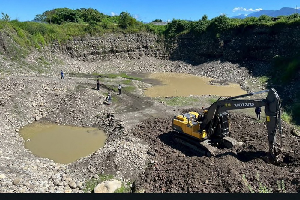 美濃區溪埔寮農地又現盜採土石回填廢棄物 橋檢聲押4人獲准 226 美濃區溪埔寮農地又現盜採土石回填廢棄物 橋檢聲押4人獲准 225