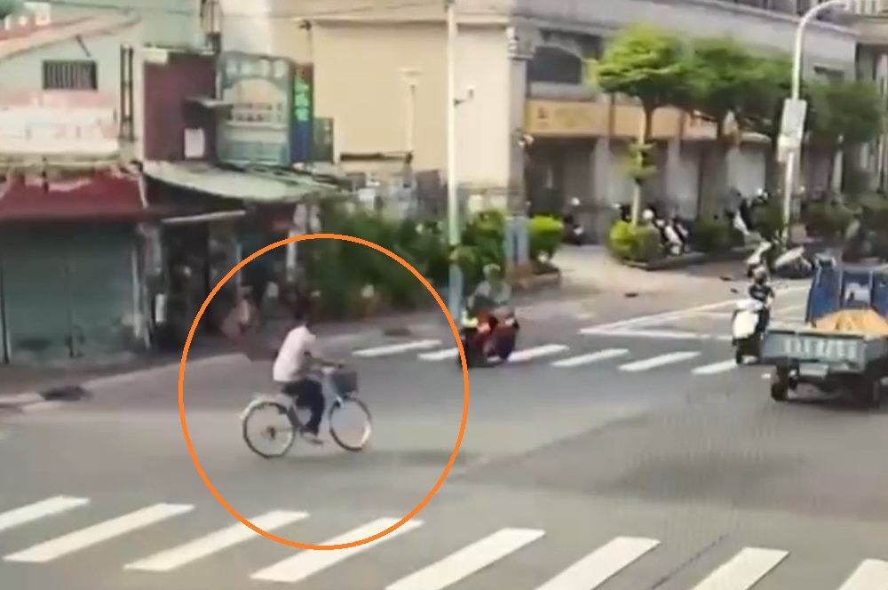 維修小站門未關 單車男疑竊走神明金飾逃 240 cnews204251008a09