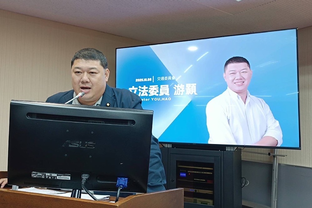 南投交通建設創新里程碑 游顥推動國慶疏運、幸福巴士 240 南投交通建設創新里程碑 游顥推動國慶疏運、幸福巴士 239