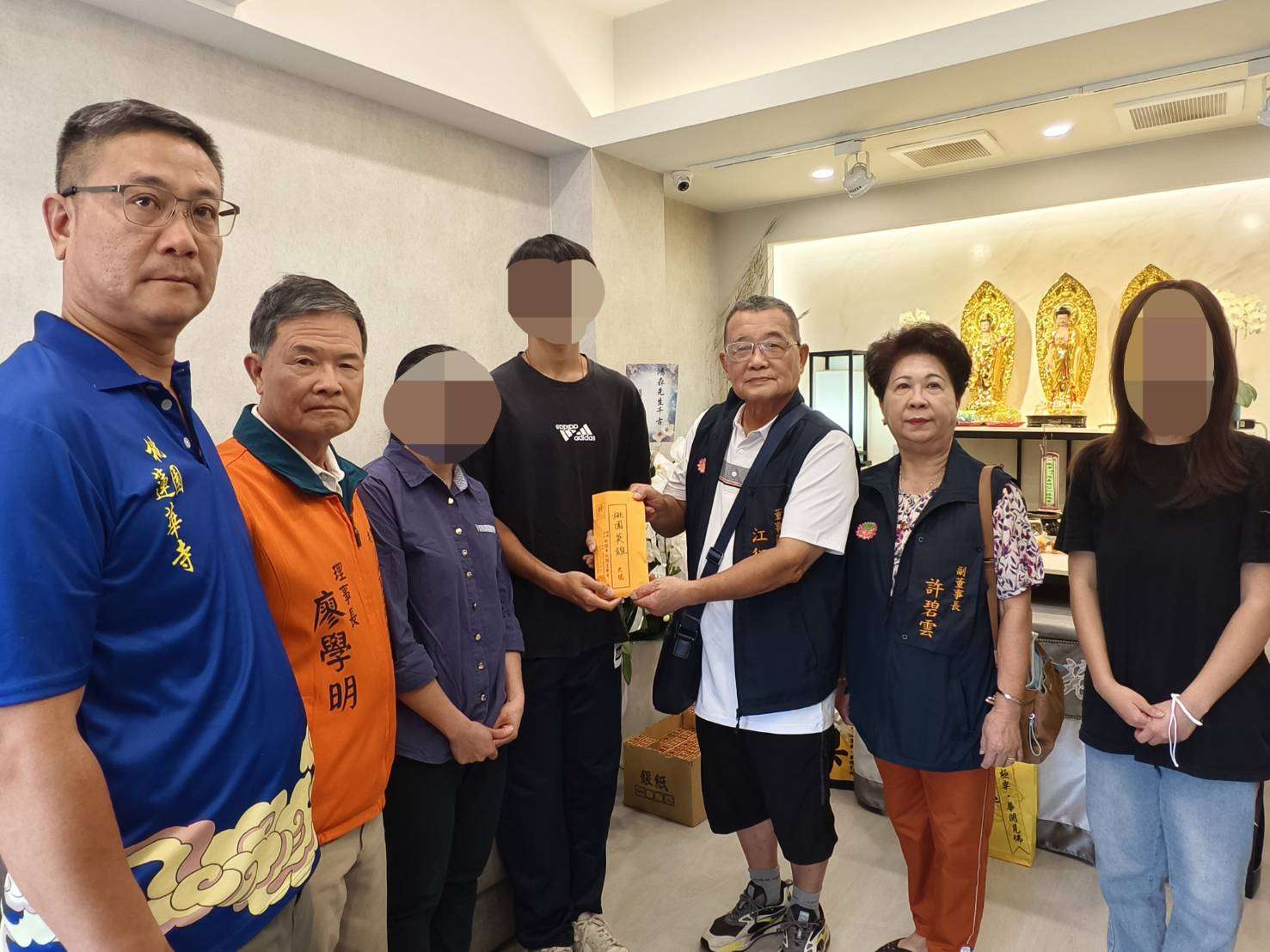 「挖土機超人」林鴻森辭世 桃園蓮華寺送暖致贈10萬慰問金 1217973