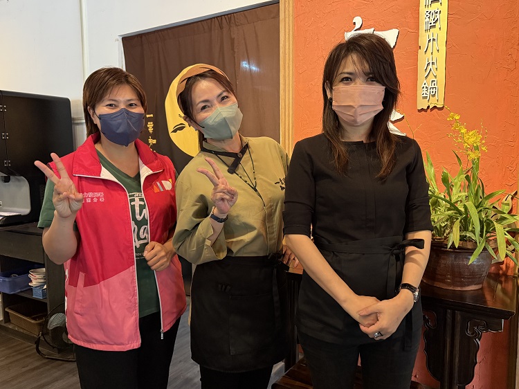 ▲昔飯店女老闆，人生下半場重新站回櫃台。(記者劉春生攝)