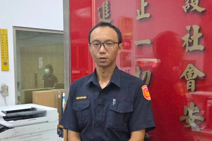 失智長者徘徊巷內  中正一警即時伸援手助團圓