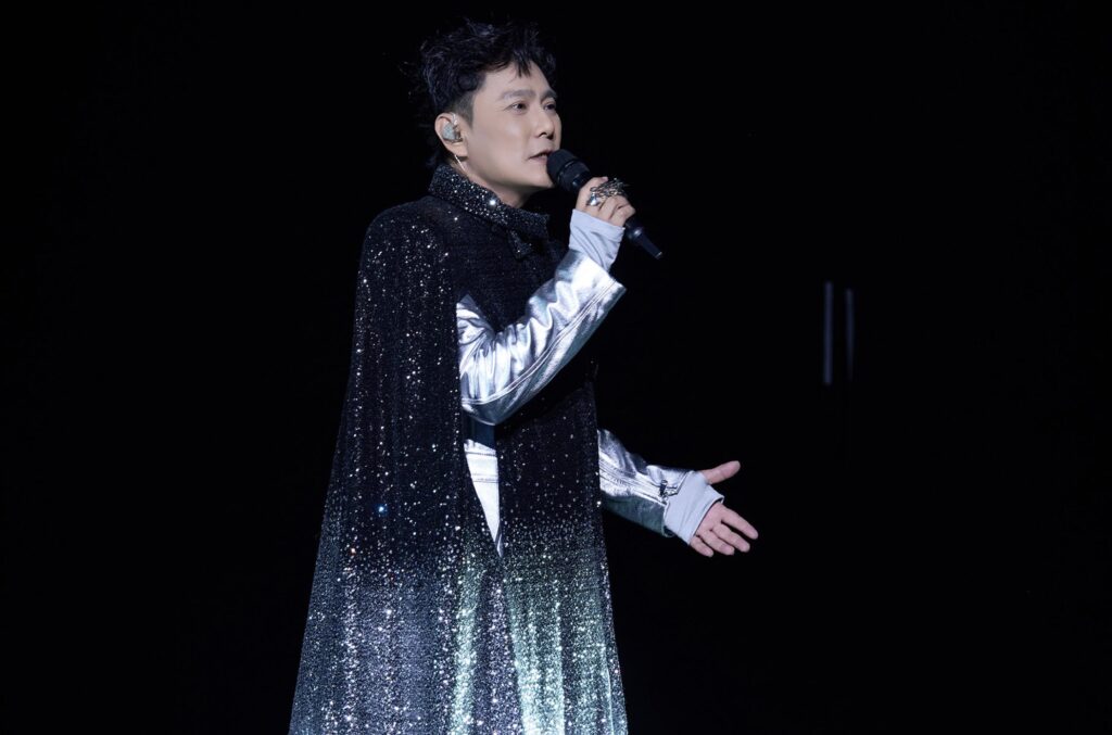 《未來式Our Story》紐約加班歌〈直覺〉遞麥男粉掀破音意外《屬於》九冠王氣勢橫掃 開唱首週即奪全球50冠 銷量破五萬張 1 %E4%B8%8B%E5%8D%883.17 2025 10 8%E7%9A%84%E5%BD%B1%E5%83%8F