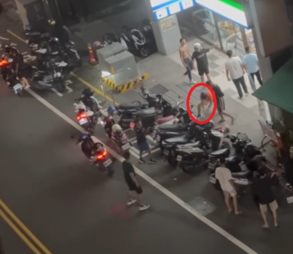 賞夜景互看不順眼爆衝突!- 台中青少年七打二球棒毆打腳踹人畫面曝光