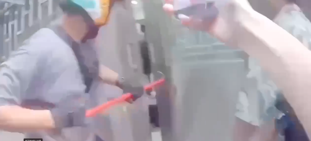 「士九象棋」隱身民宅 萬華警破門攻堅逮22人