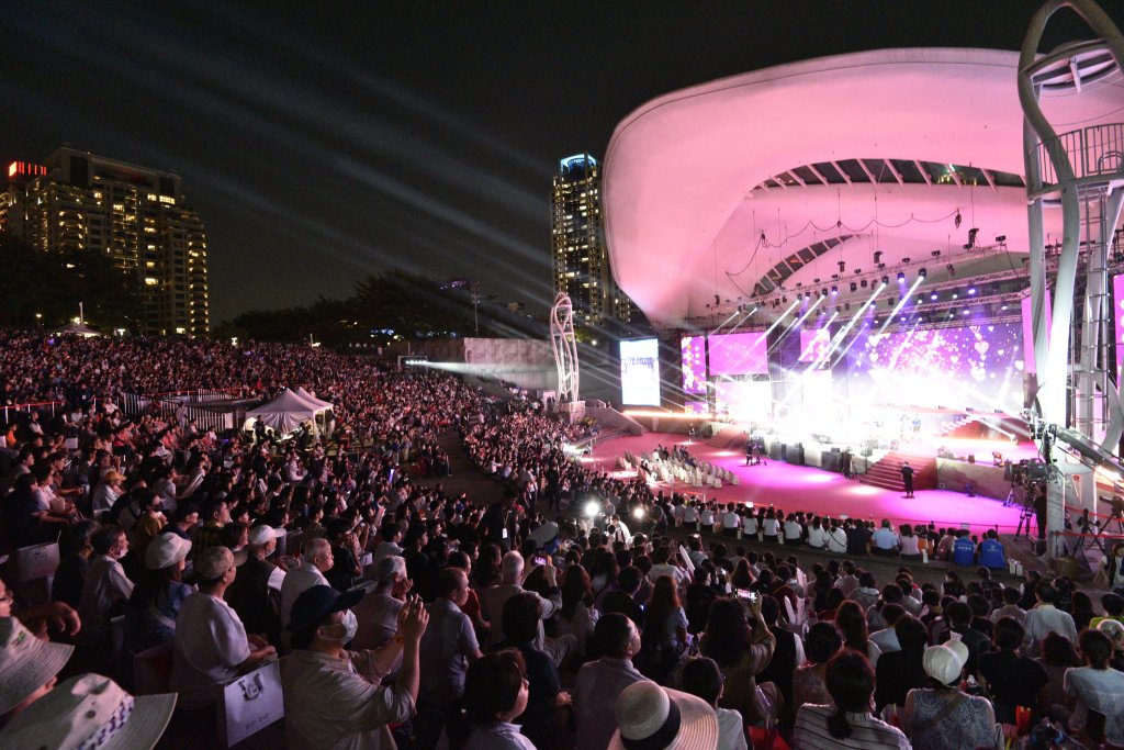 台中今夜點亮國慶!雙王雙后重現經典 賴清德幽默揭髮量笑點 盧秀燕秀出台中style:活力×創新