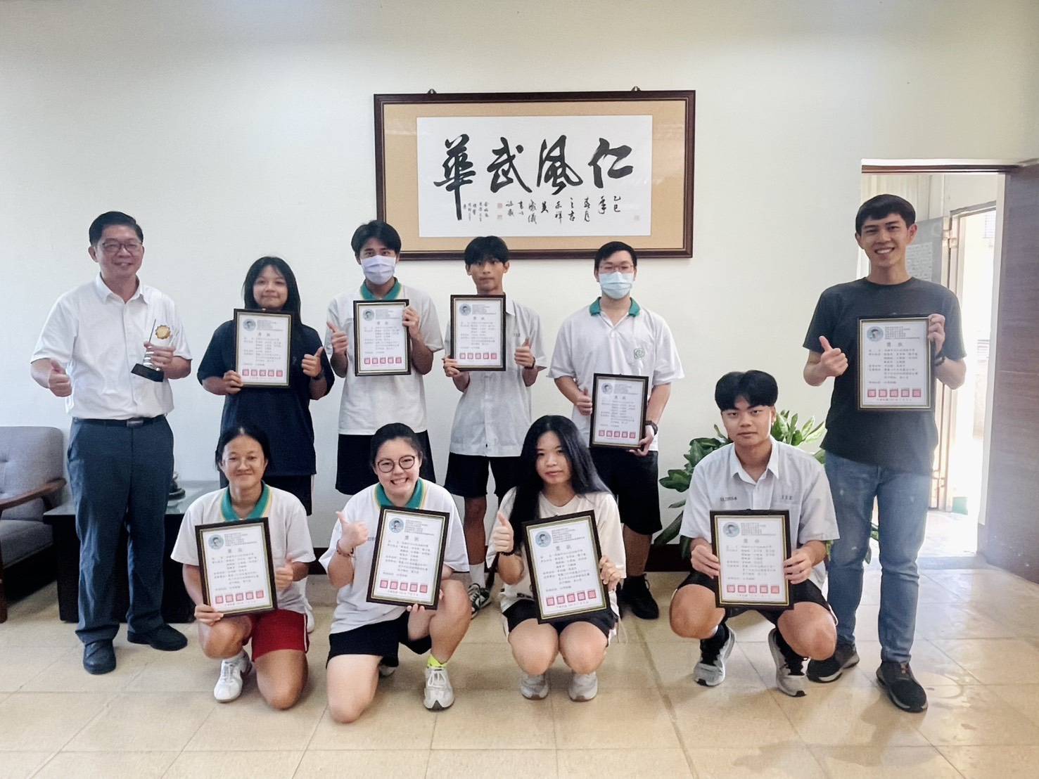 仁武高中參加魔法少年法律競賽榮獲全市第3名與第6名 學生展現法律素養與思辨實力