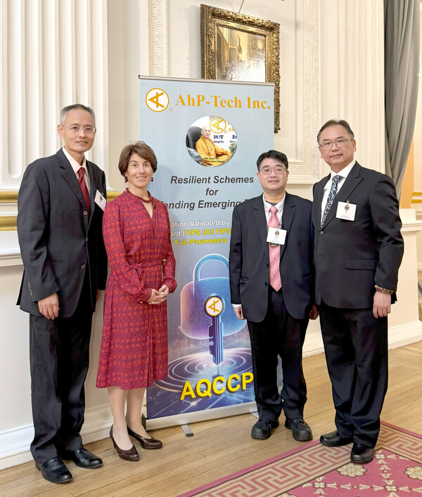 阿證科技代表團與倫敦金融城量子與人工智慧高峰會創辦人Karina Robinson攝於倫敦金融城市長官邸 阿證科技代表團與倫敦金融城量子與人工智慧高峰會創辦人Karina Robinson攝於倫敦金融城市長官邸