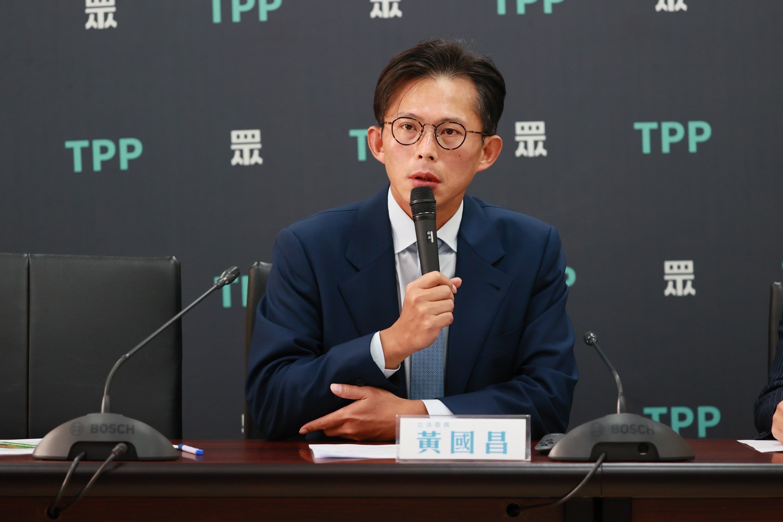 批黃國昌不認付費徵信社跟監黨員 四叉貓手握鐵證嗆:政治渣男 222 批黃國昌不認付費徵信社跟監黨員 四叉貓手握鐵證嗆:政治渣男 221