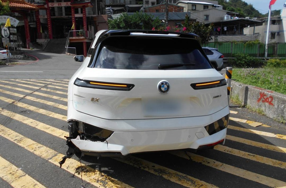 機車騎士誤闖國道 大業隧道口擦撞汽車倒地頭有撕裂傷 234 cnews204251009a13