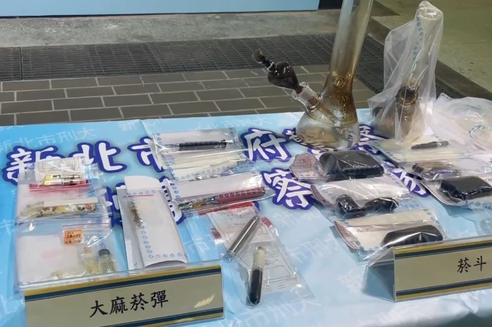 新北警犬出擊助掃毒 逮70餘人起獲大麻1350公克 222 cnews204251009a15