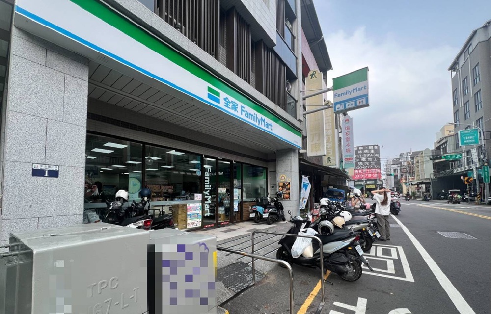 山區看夜景爆口角 尾隨下山超商前7打2警以車追人 214 cnews204251009a20