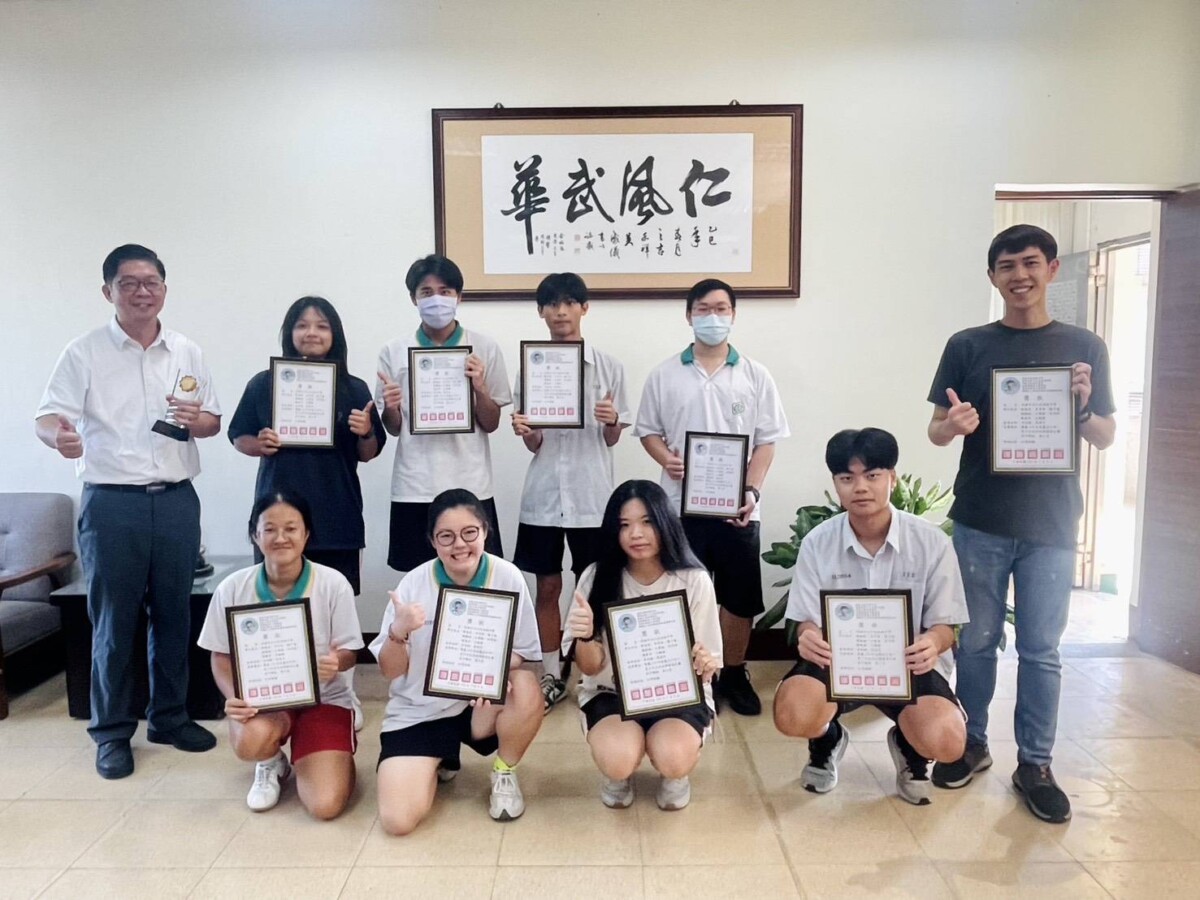 ▲仁武高中參加魔法少年法律競賽榮獲全市第3名與第6名,學生展現法律素養與思辨實力。