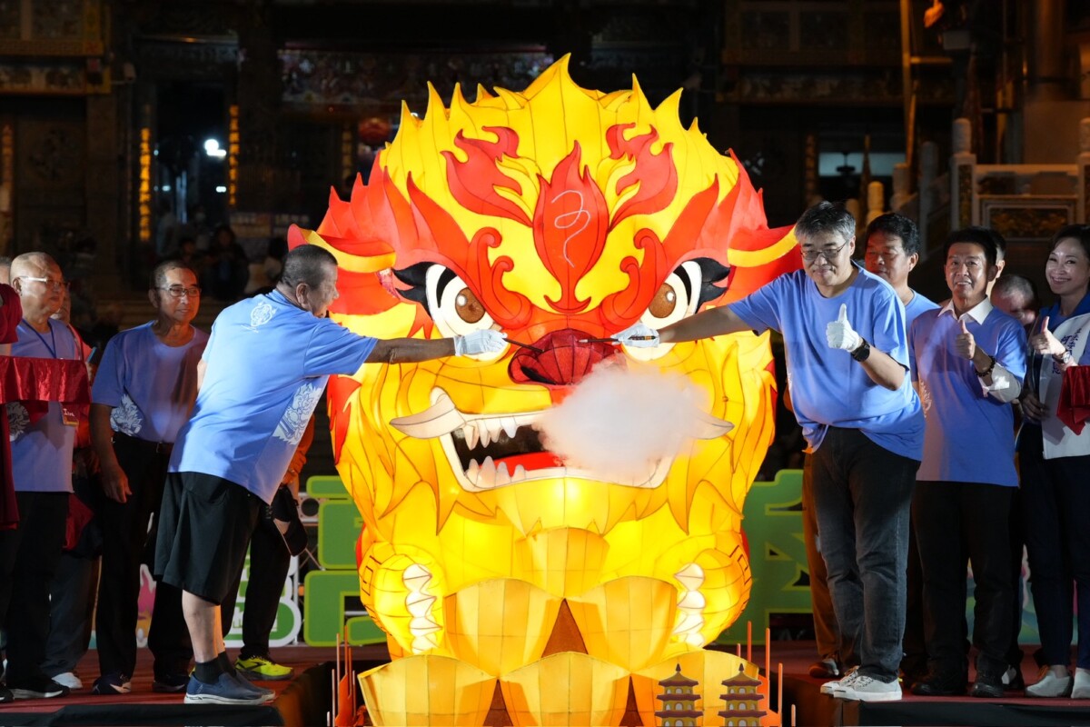 ▲李懷仁副市長及元帝廟黃慶國主委為火獅點睛